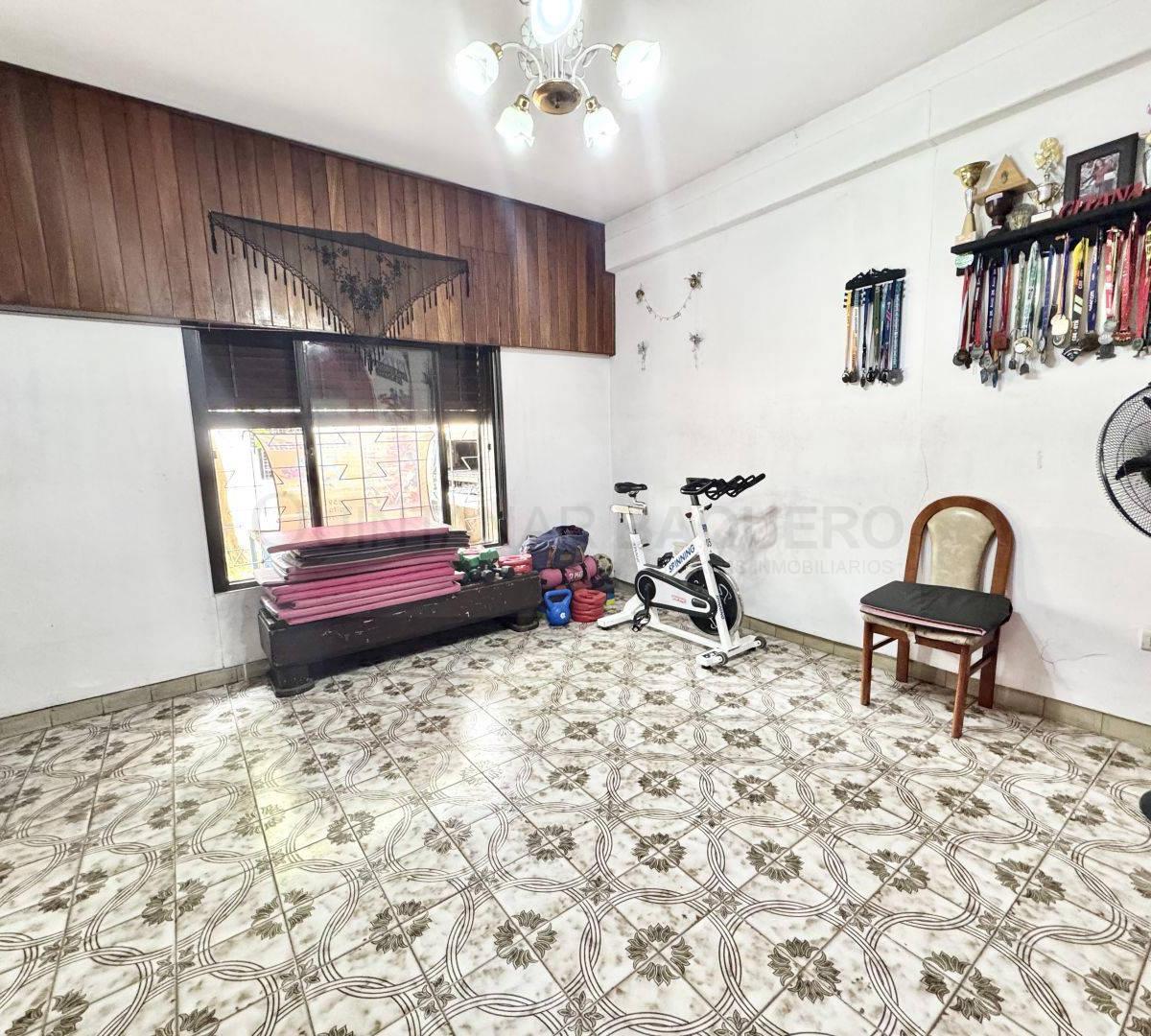 Venta de Casa con Patio y Terraza en Pompeya 1