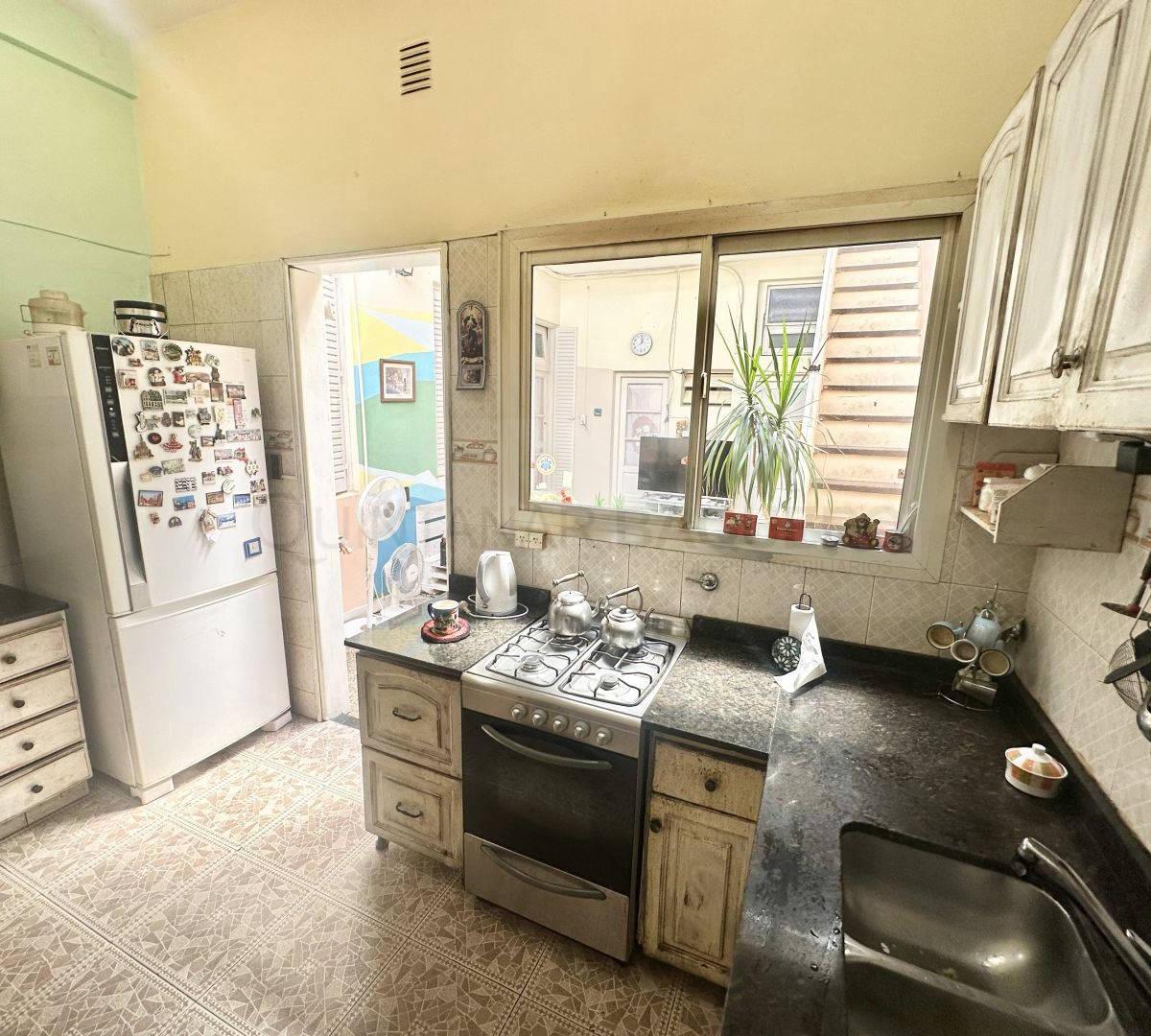 Venta de Hermosa Casa en Flores 3