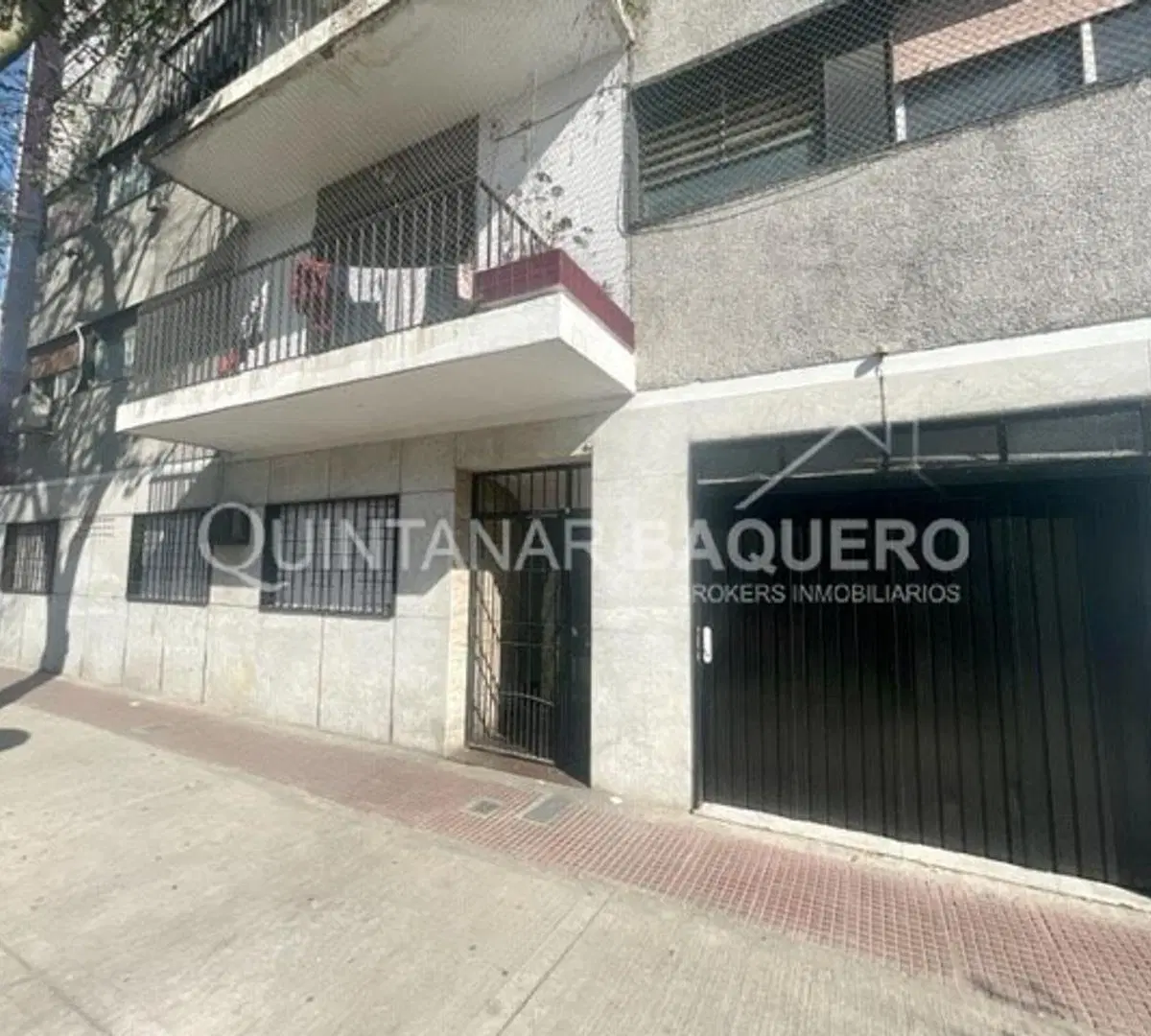 VENTA: Departamento de 5 ambientes con garage. N. Pompeya. 2