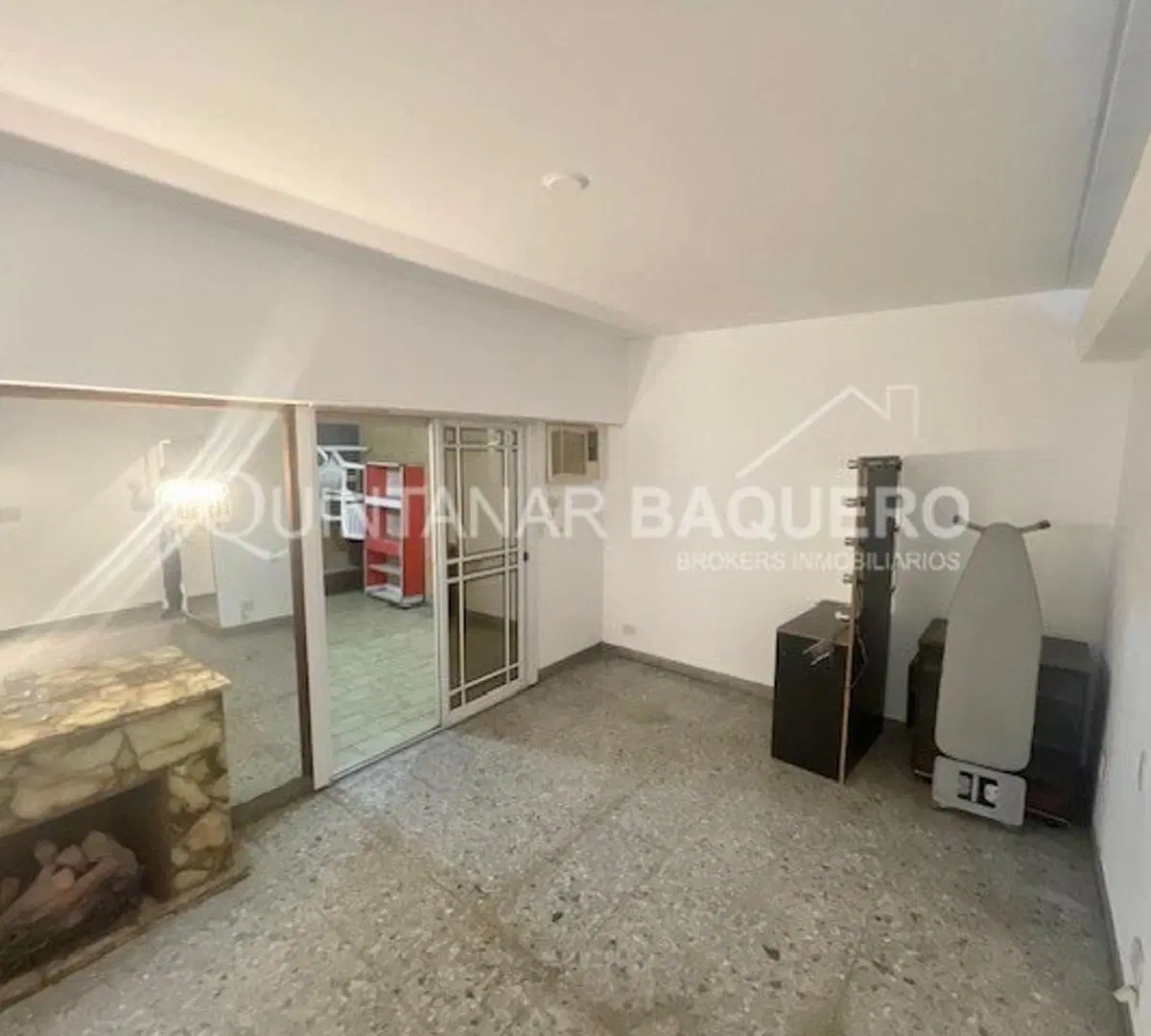VENTA: Departamento de 5 ambientes con garage. N. Pompeya. 5