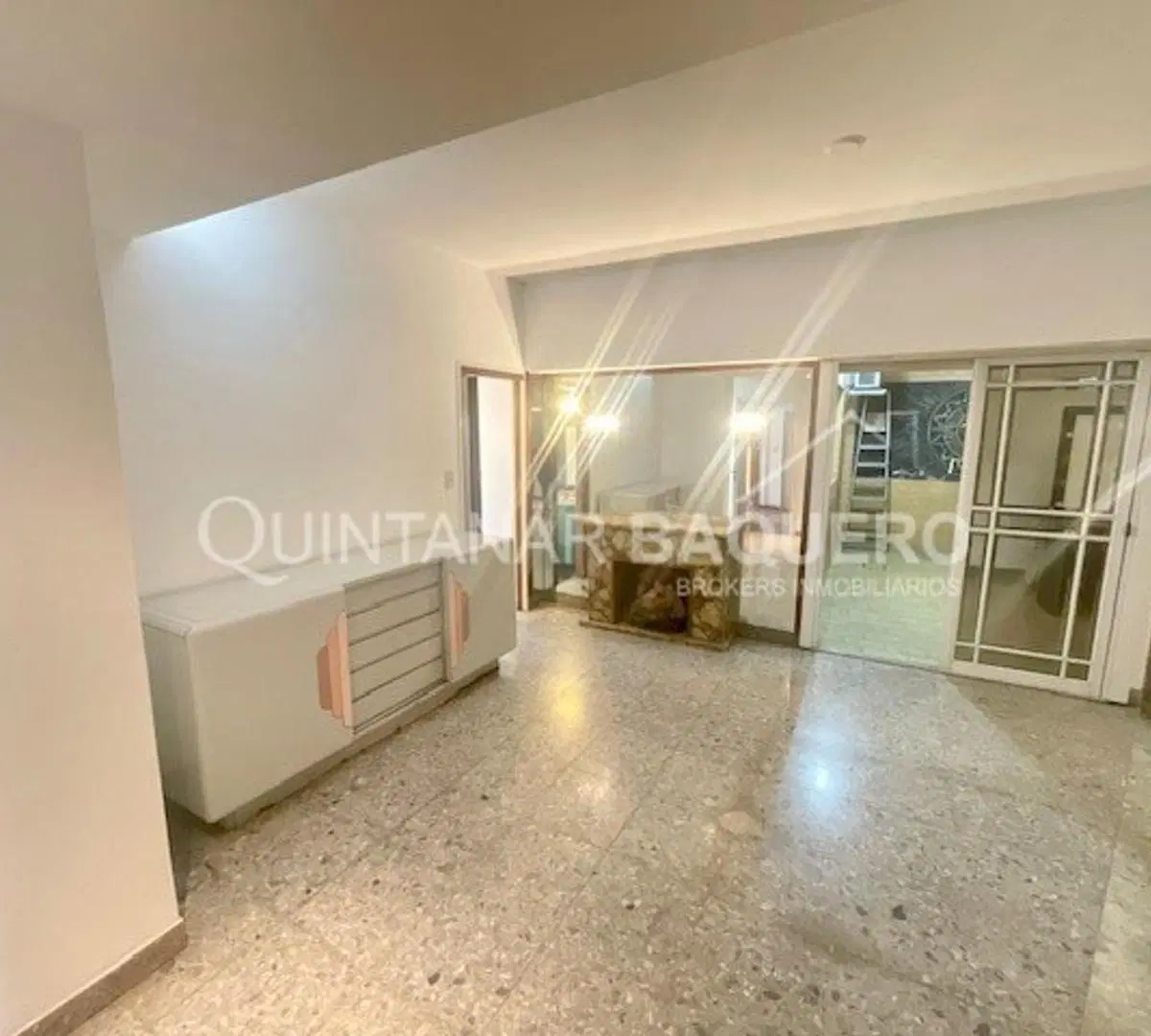 VENTA: Departamento de 5 ambientes con garage. N. Pompeya. 4