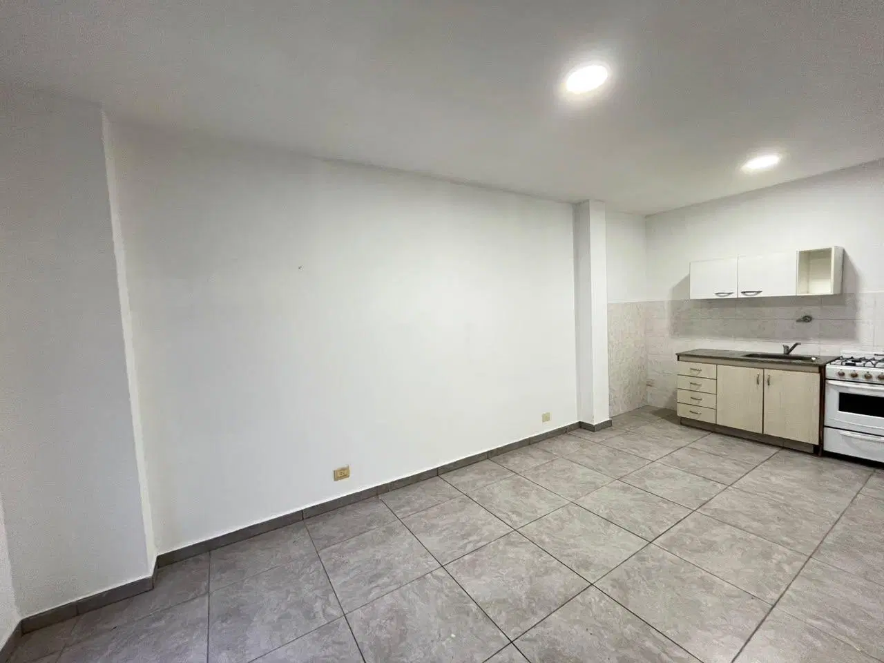 Departamento 2 Ambientes en Alquiler en Parque Avellaneda | Primer Piso por Escalera con Bajas Expen 3