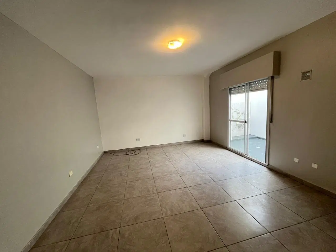 Departamento 2 Ambientes en Alquiler en Parque Avellaneda | Primer Piso por Escalera con Bajas Expen 2
