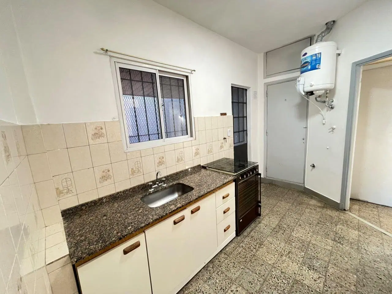 Departamento Tipo Casa en Alquiler en Flores | Planta Baja con Patio 2