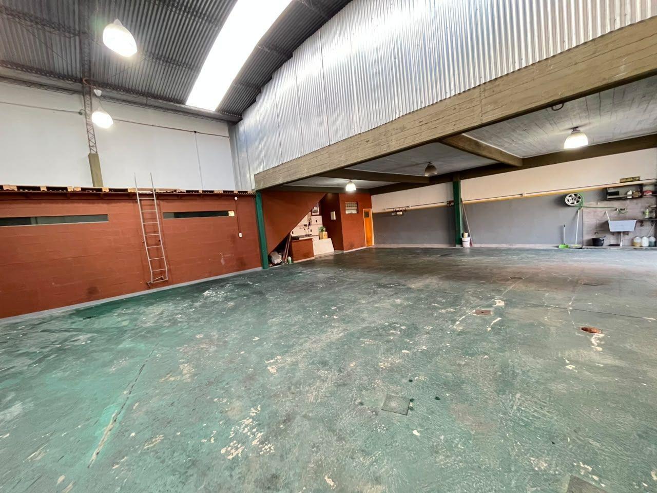 Foto de Galpón en Alquiler en Flores | 299 m² Cubiertos, Techo Parabólico y, imagen 5