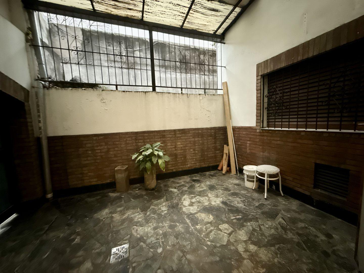 Foto de Alquiler de Departamento Tipo Casa de 3 Ambientes con Garage, Quincho y, imagen 2