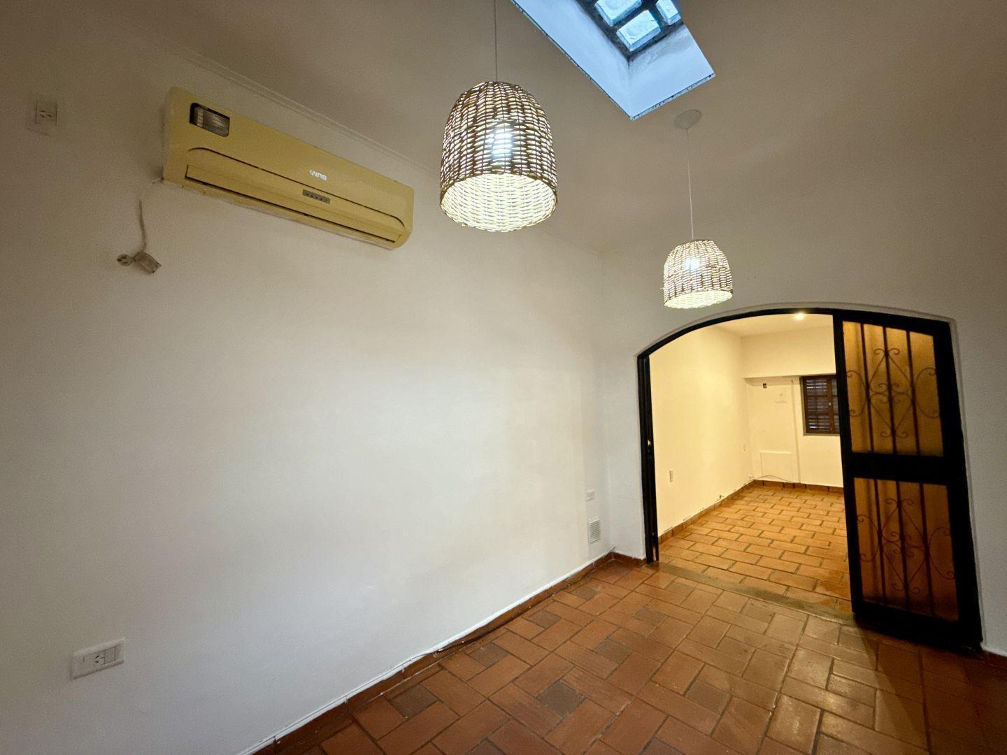 Foto de Alquiler de Departamento Tipo Casa de 3 Ambientes con Garage, Quincho y, imagen 3