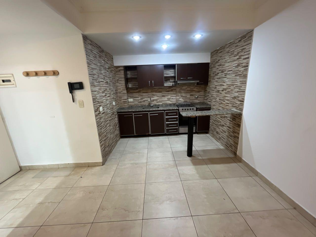 Foto de Alquiler de Departamento Monoambiente con Balcón  Floresta, imagen 4