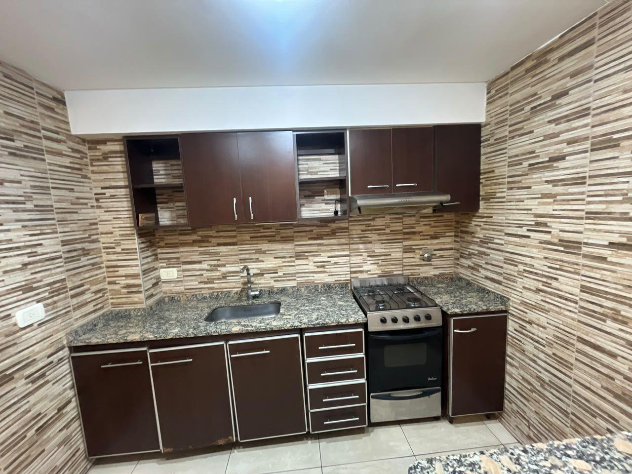 Foto de Alquiler de Departamento Monoambiente con Balcón  Floresta, imagen 2