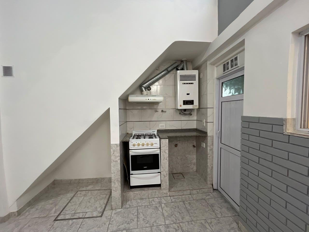 Foto de Alquiler de Departamento Tipo Casa de 3 Ambientes con Patio y Parrilla, imagen 1