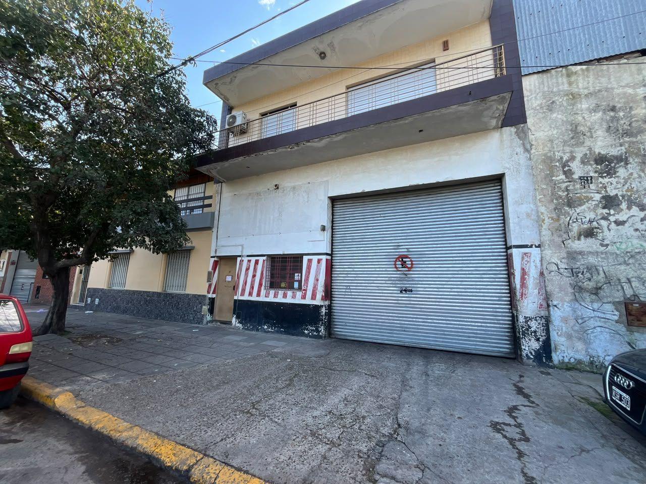 Foto de GALPÓN CON VIVIENDA EN FLORES  DOBLE ACCESO  8,66 X 45 M APROX. , imagen 5