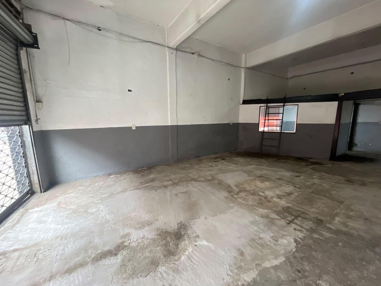 Foto de Alquiler de Galpón Comercial  Flores, imagen 3
