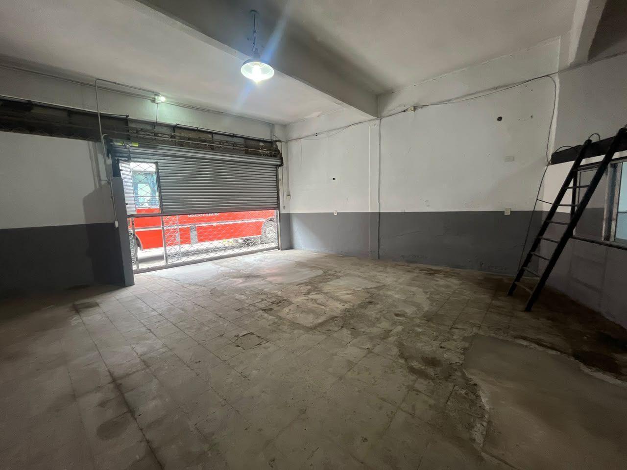 Foto de Alquiler de Galpón Comercial  Flores, imagen 4