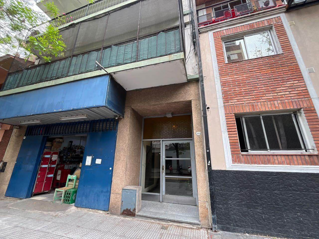Foto de Venta de Departamento de 2 Ambientes con Patio  Flores, imagen 2