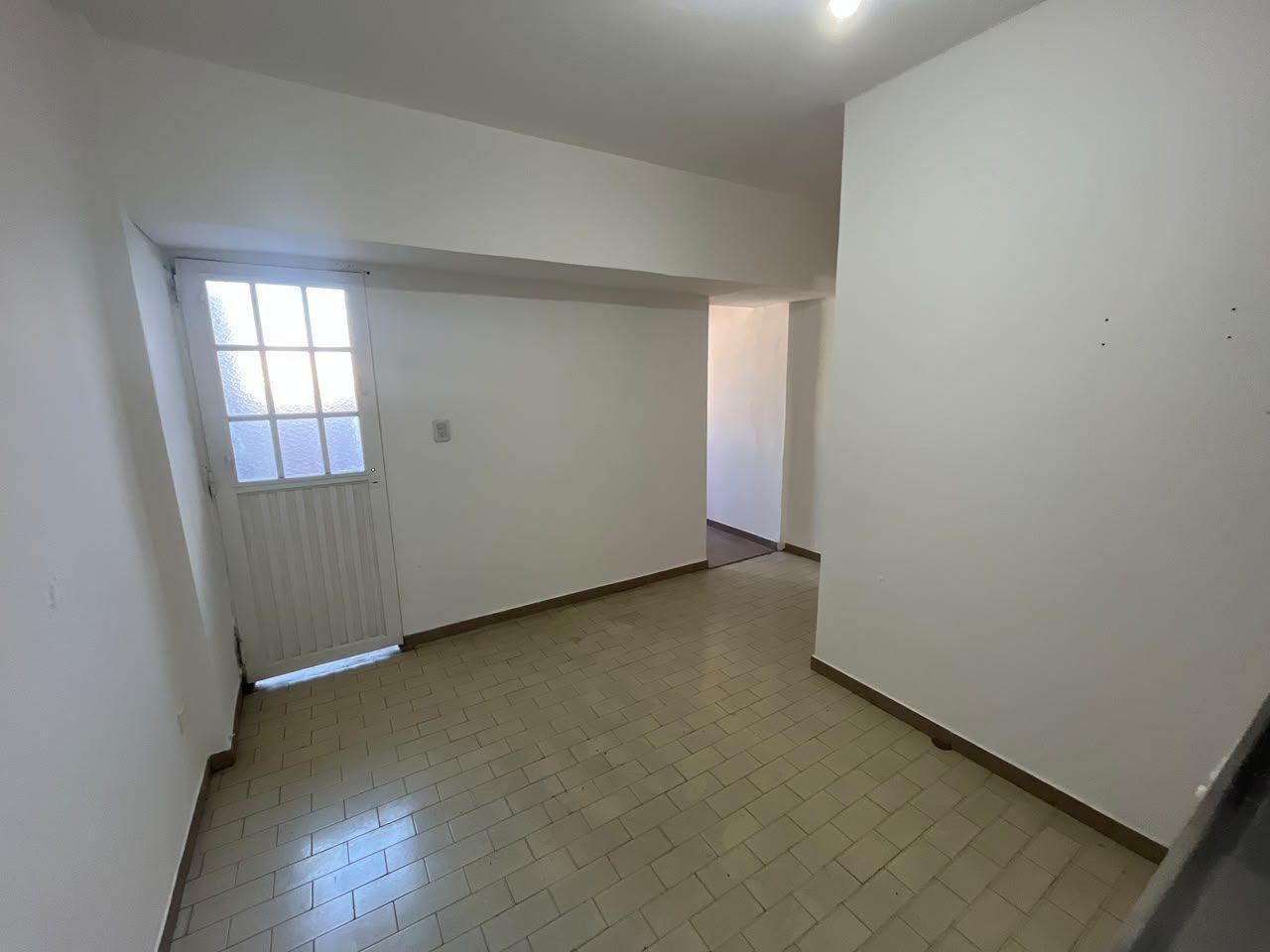 Foto de Alquiler de Departamento Tipo Casa de 3 Ambientes  Flores, imagen 4