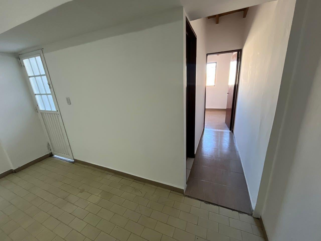 Foto de Alquiler de Departamento Tipo Casa de 3 Ambientes  Flores, imagen 5