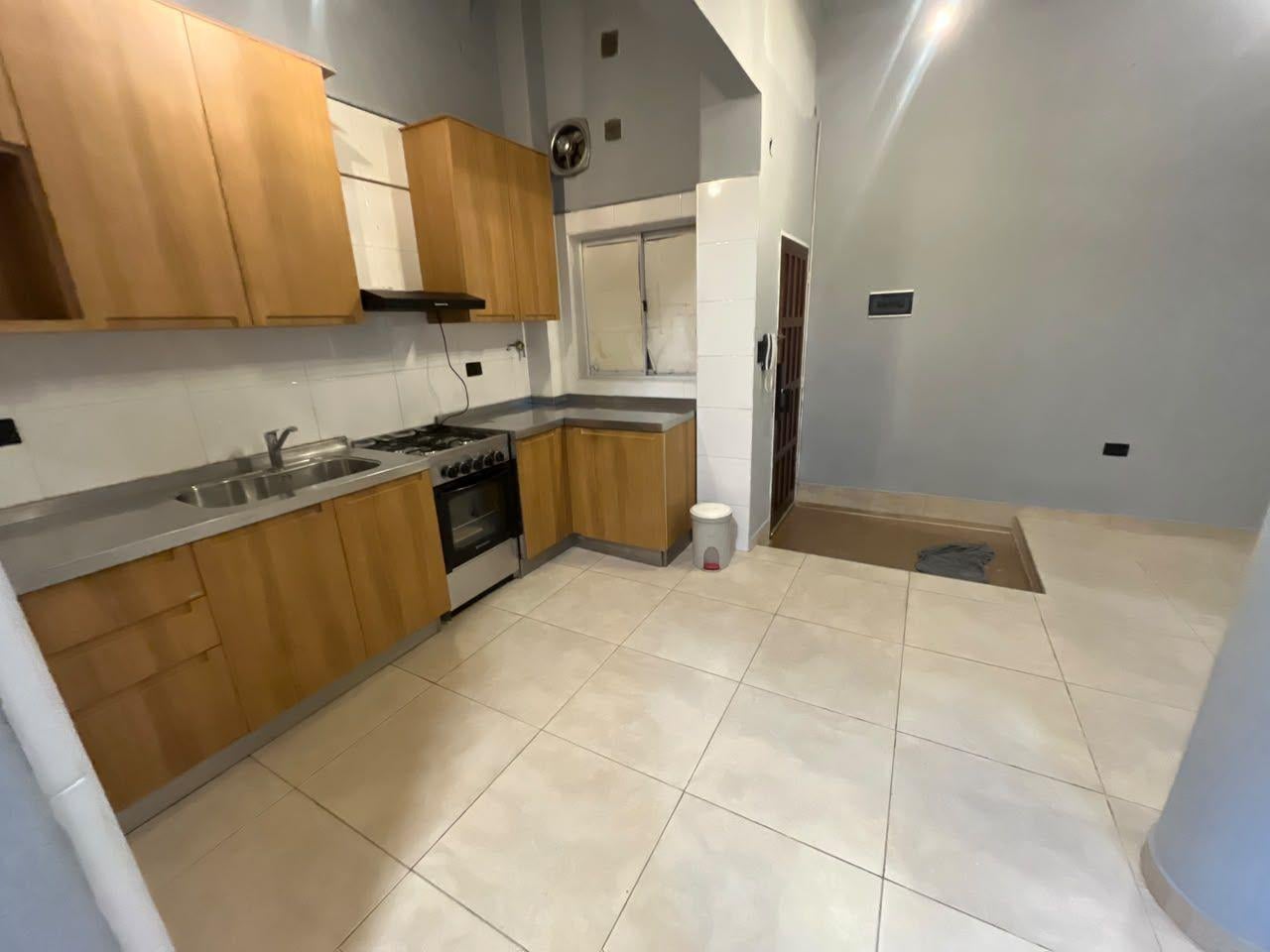 Foto de Alquiler de Departamento Tipo Casa de 4 Ambientes con Patio y Terraza , imagen 2