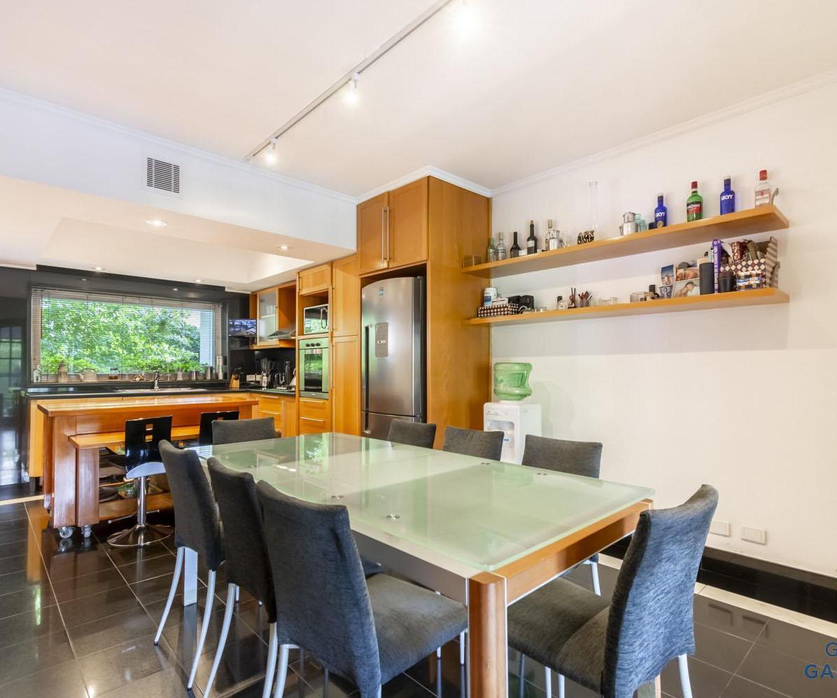 Casa en Venta - Colegiales - Jardin y Pileta - Cochera Para Dos Autos - Impecable Estado 3