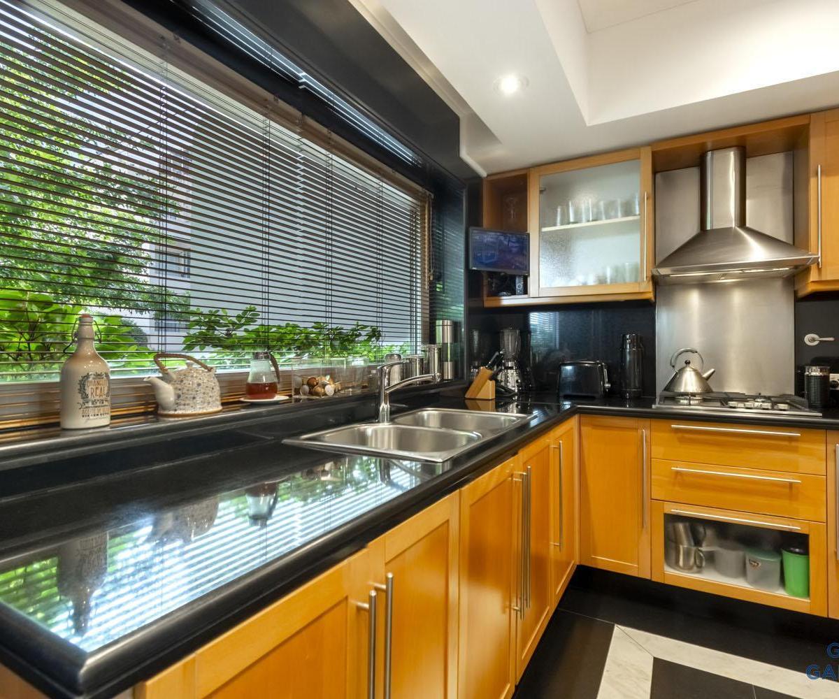 Casa en Venta - Colegiales - Jardin y Pileta - Cochera Para Dos Autos - Impecable Estado 1