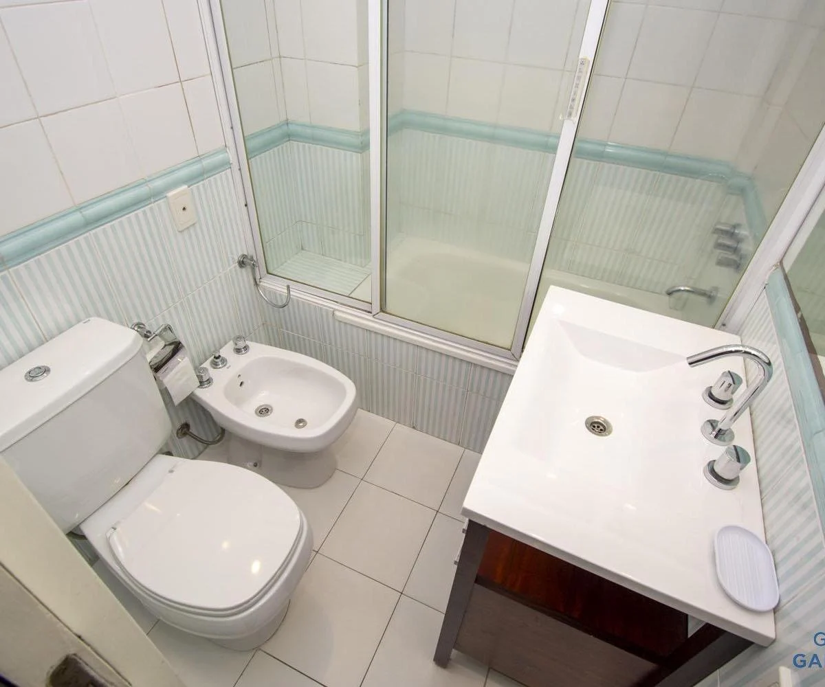 Casa en Venta - Colegiales - Jardin y Pileta - Cochera Para Dos Autos - Impecable Estado 2