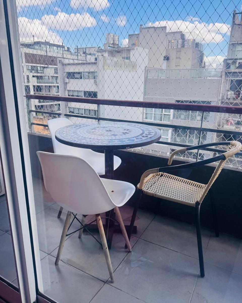 Excelente departamento con Balcon al frente