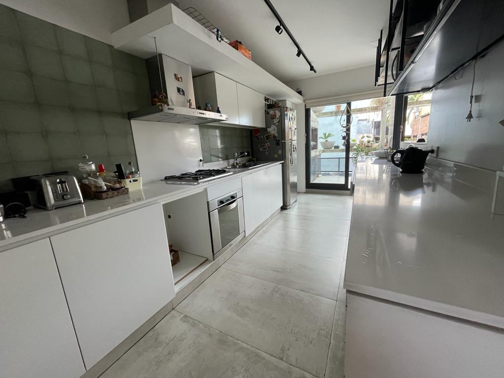 Foto de Excelente Departamento cuatro ambientes con cochera, imagen 2