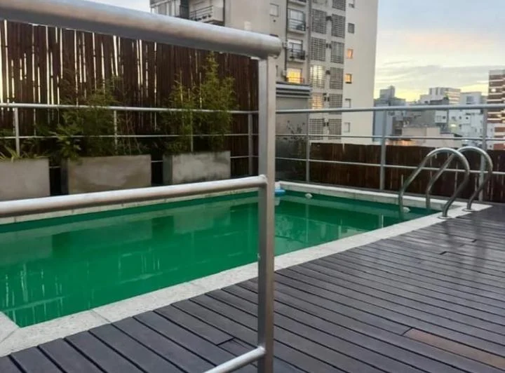 Lindo ambiente con balcon al frente 2