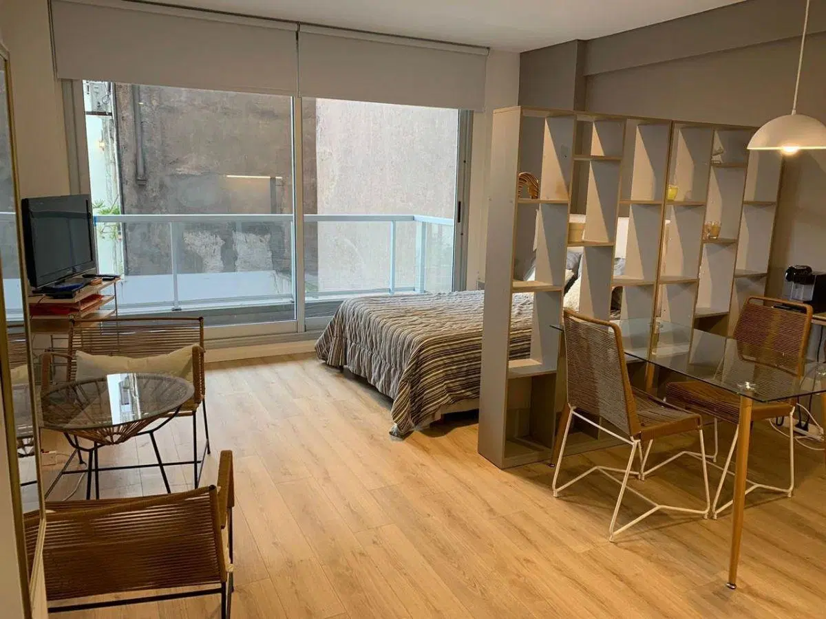 Excelente monoambiente con terraza propia 5
