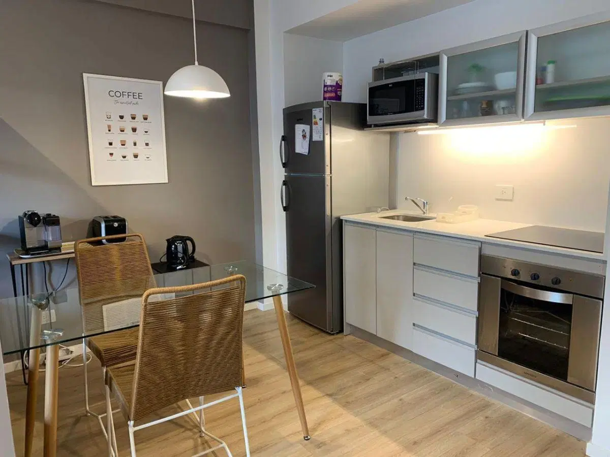 Excelente monoambiente con terraza propia 4