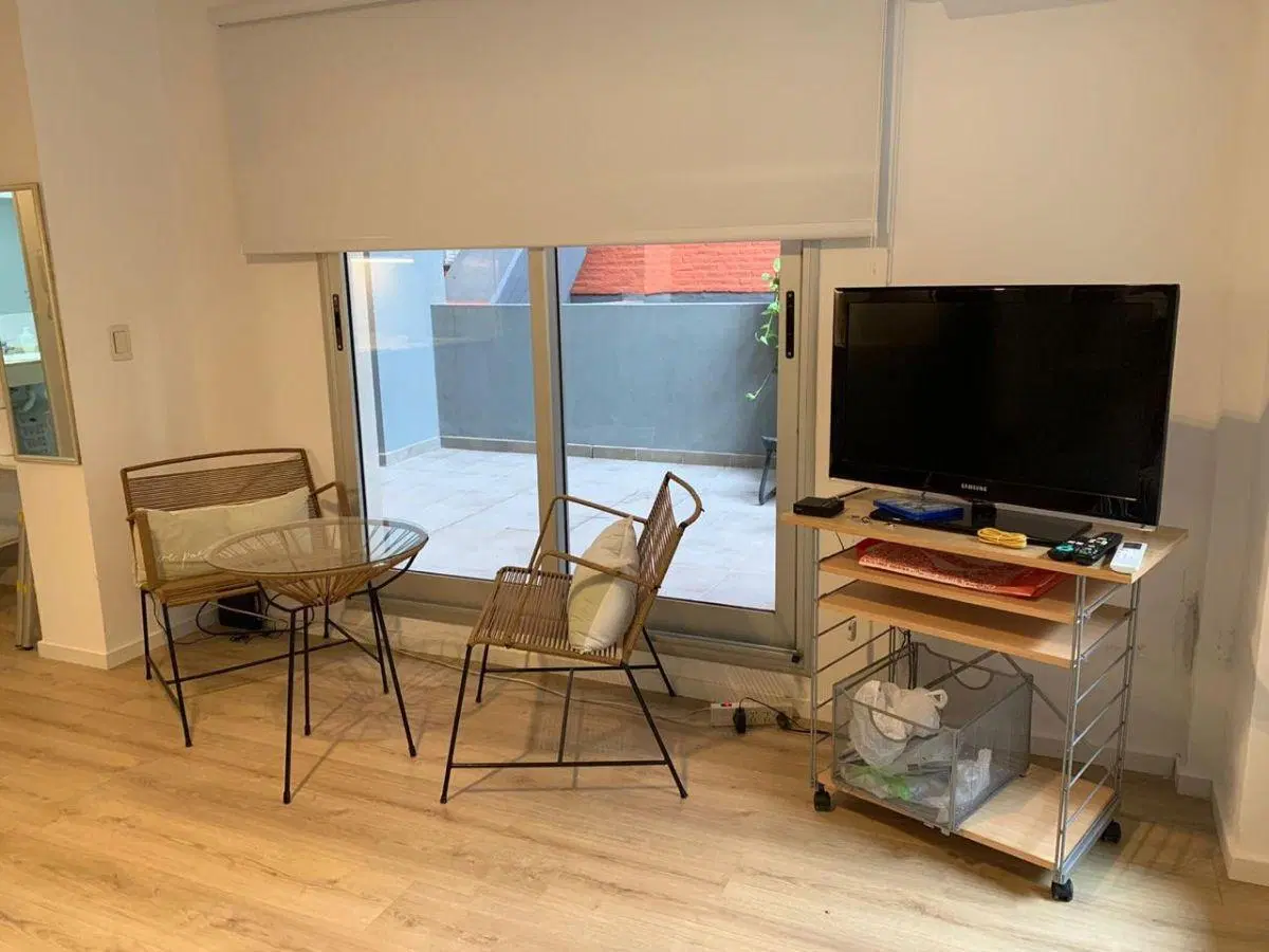 Excelente monoambiente con terraza propia 3