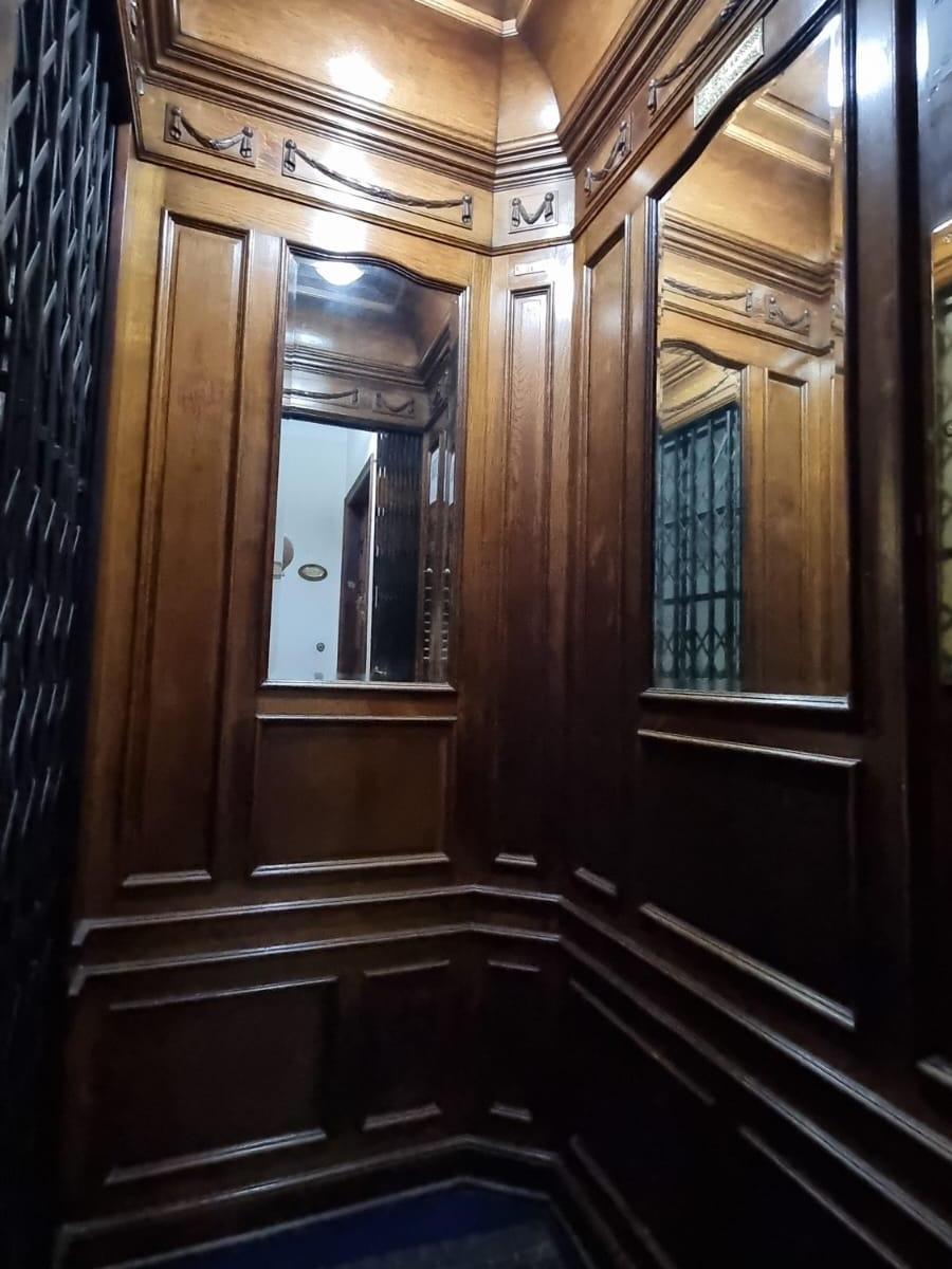 "Exclusiva Propiedad Estilo Tudor: Elegancia Para Compradores Exigentes" 1