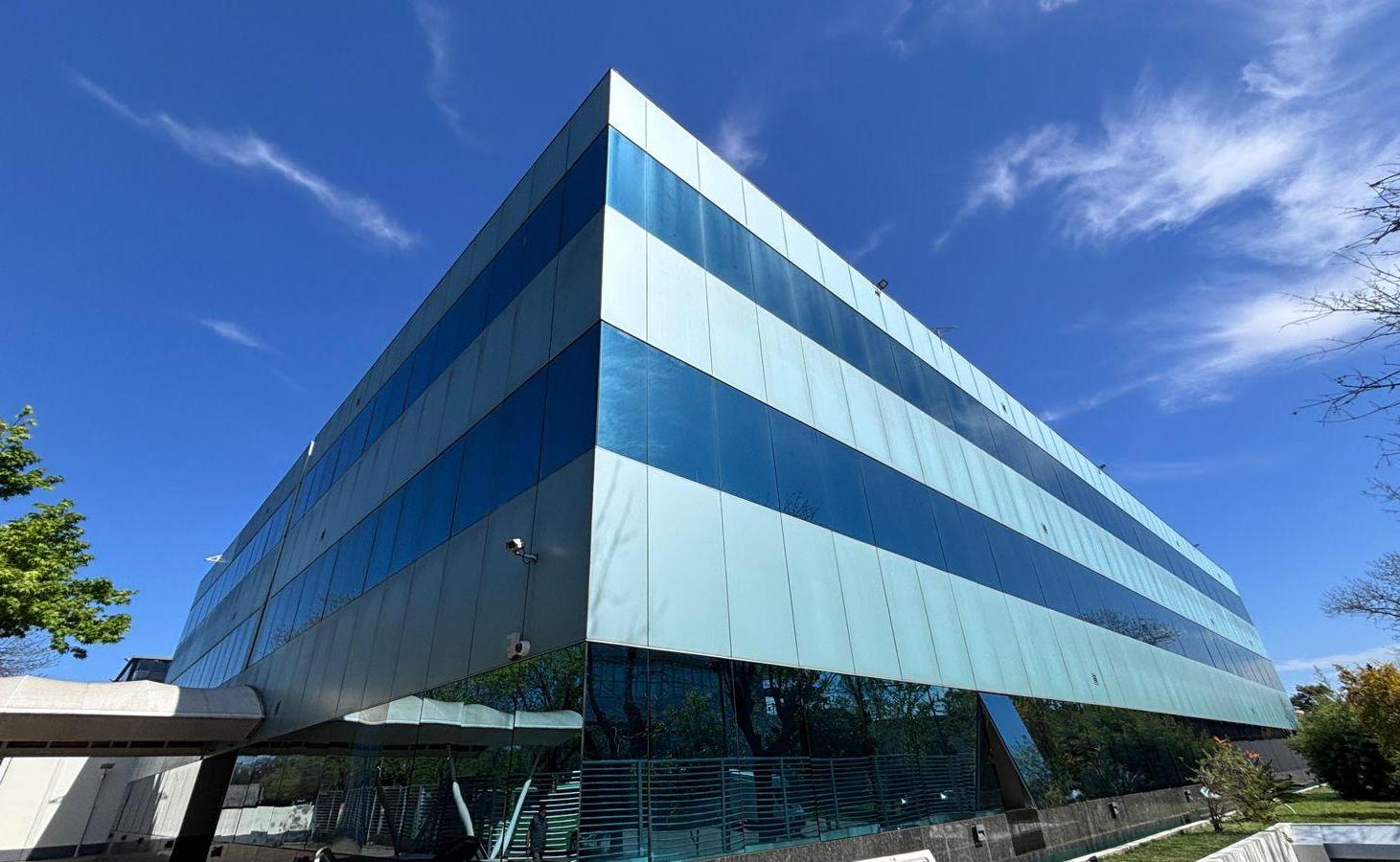 Oficinas en alquiler | Córdoba y Haití | 1.970 m² en dos pisos.