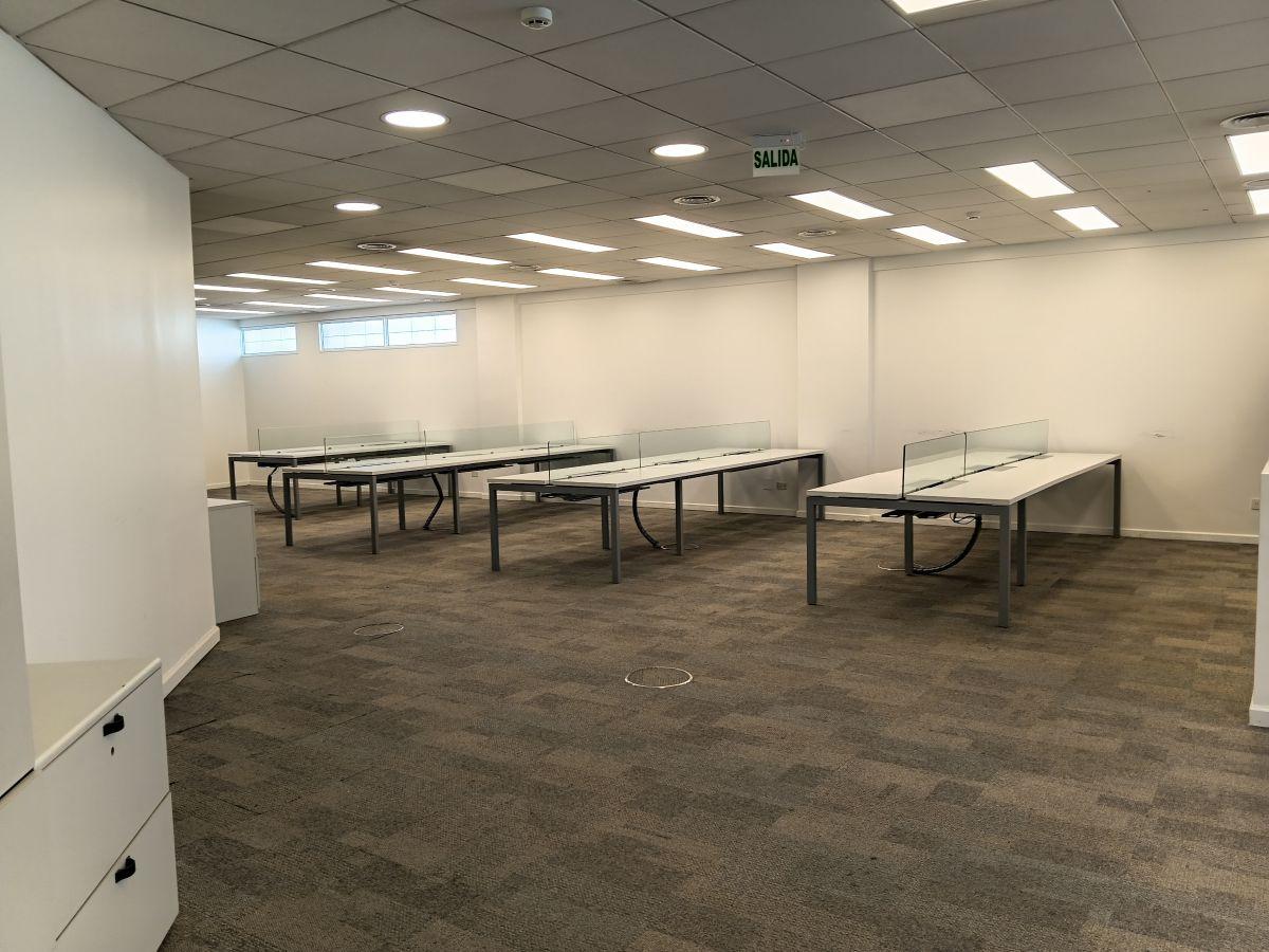 Foto de Oficina de 248 m² en alquiler | Amoblada | 25 de Mayo 476, imagen 2