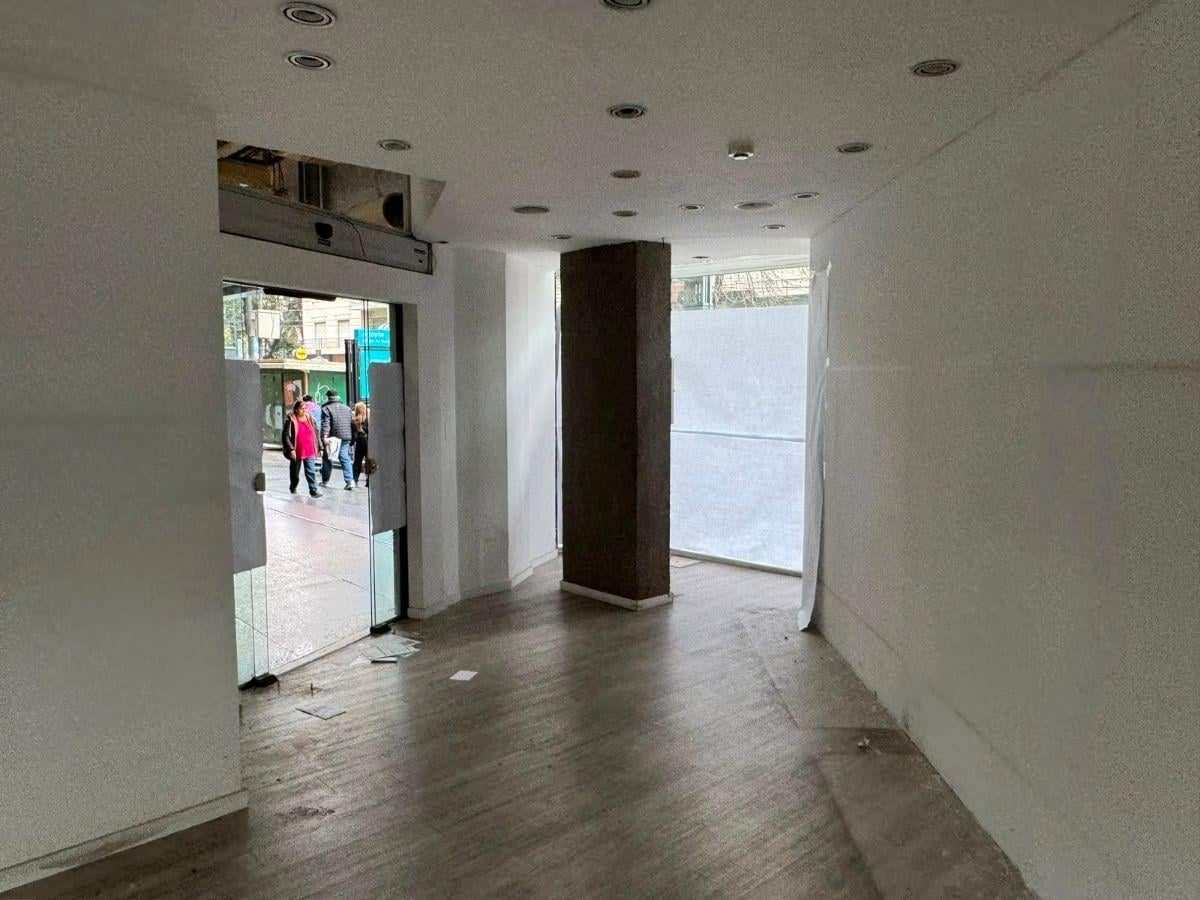 Foto de Local en Alquiler | 36 m2 | Acoyte y Rivadavia, imagen 3
