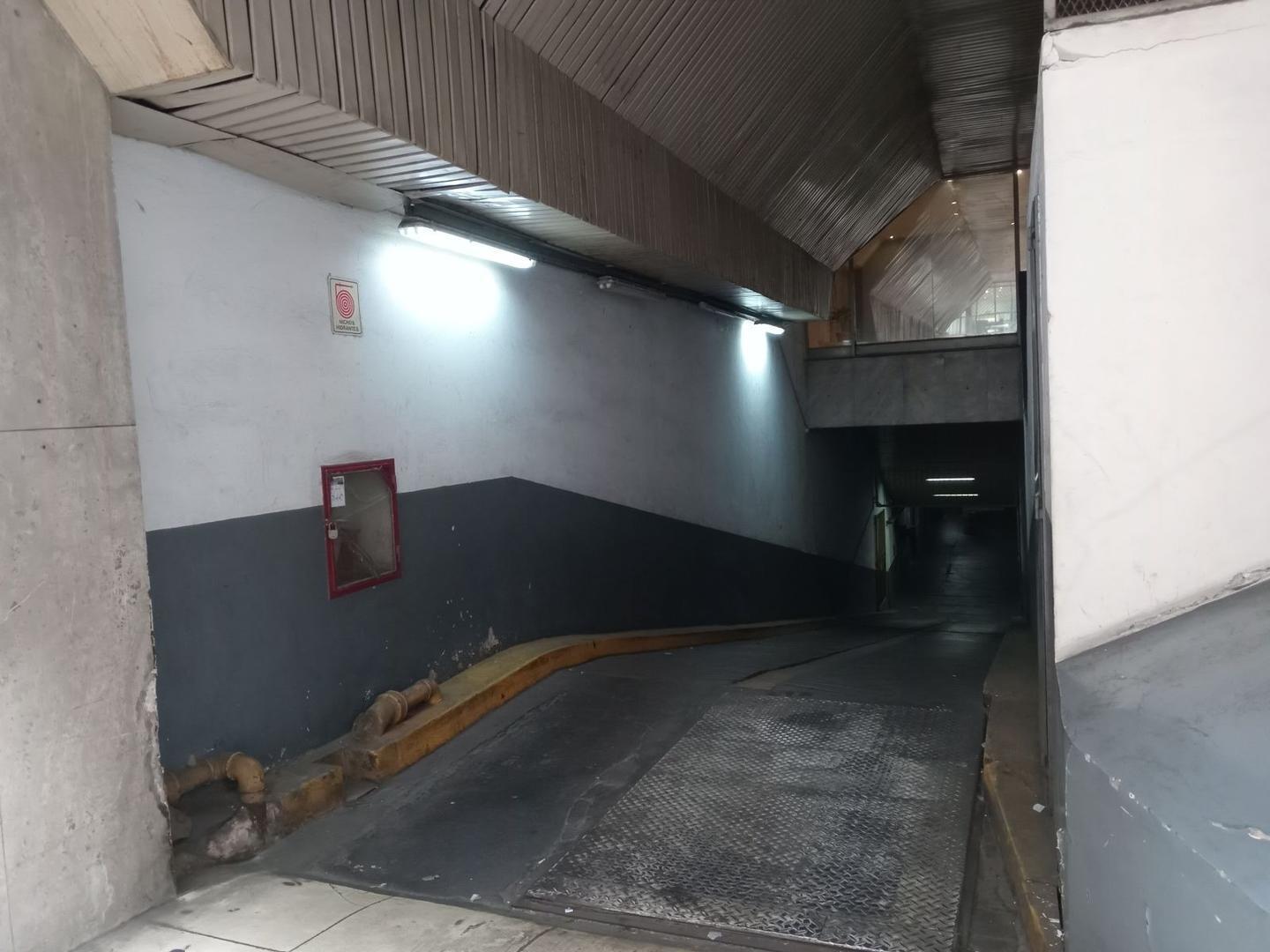 Foto de Muy buena cochera para 2 autos. Buen acceso por rampa, imagen 3