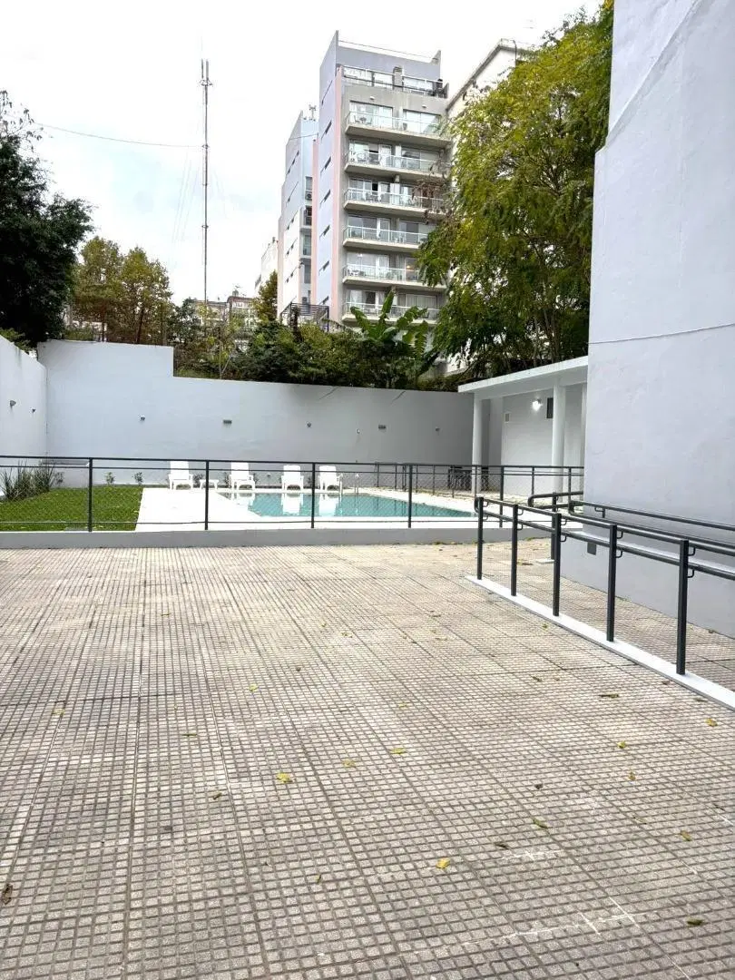 Gran Ambiente dividido a pulmón, bcón baño y toil amenities 4