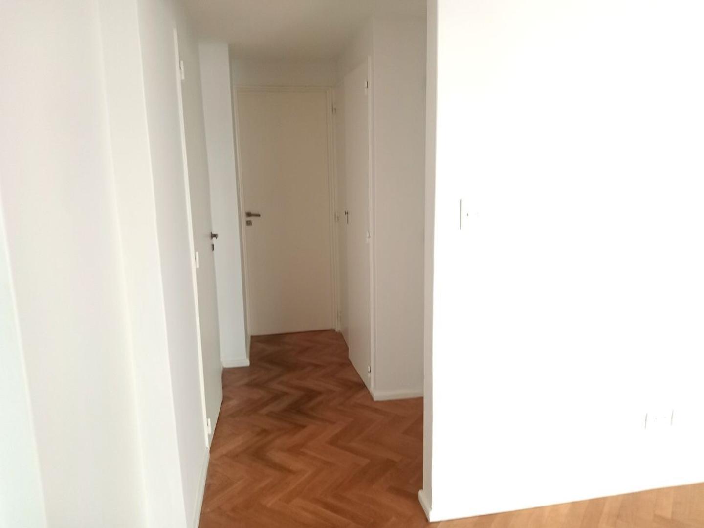 Foto de 2 ampl amb balcón a pulmon, hall, liv-com bño coc lav m/lum, imagen 1