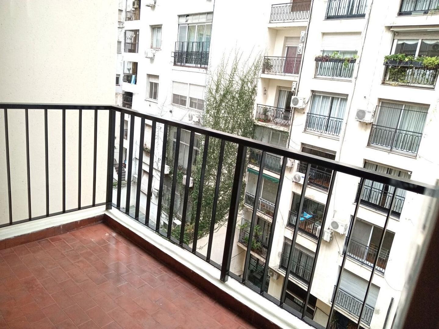 Foto de 2 ampl amb balcón a pulmon, hall, liv-com bño coc lav m/lum, imagen 2