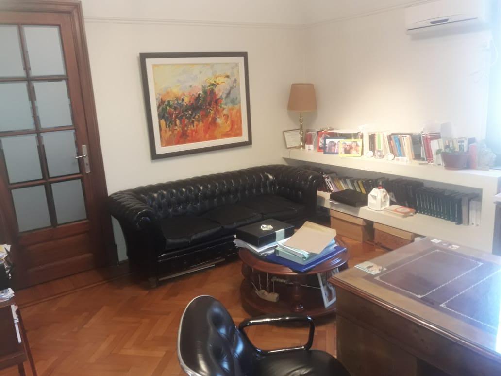 Venta Oficina 157 m² Edif Histórico Pasaje Rivarola 100 Hecho a Nuevo U$d 4