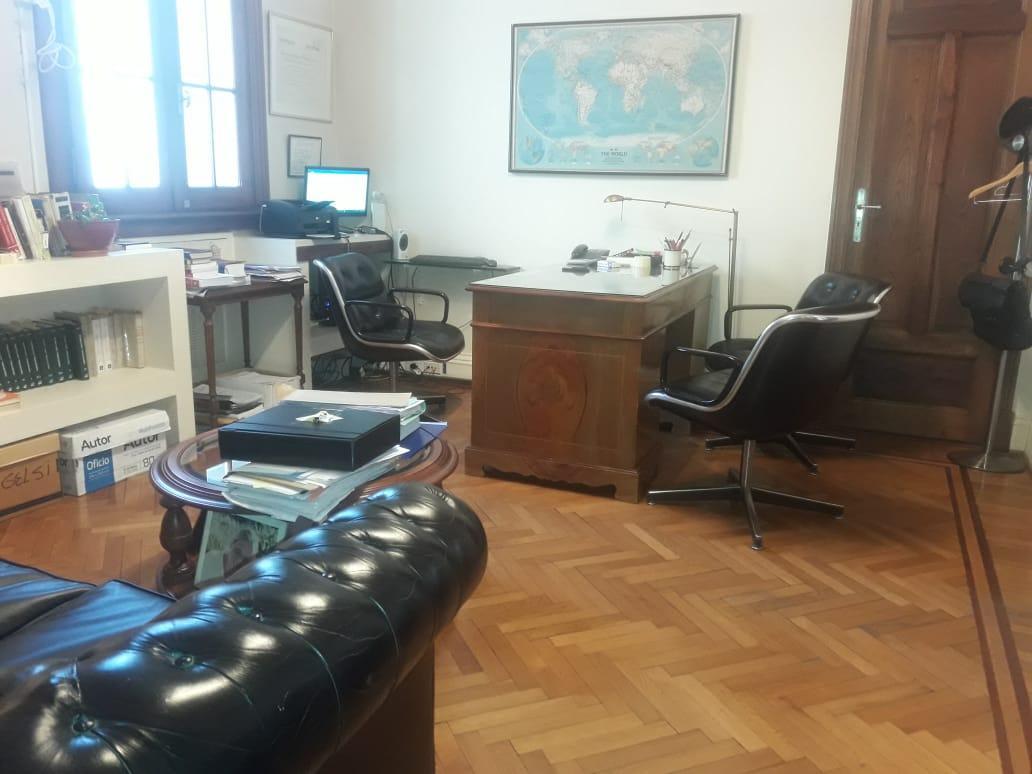 Venta Oficina 157 m² Edif Histórico Pasaje Rivarola 100 Hecho a Nuevo U$d 1
