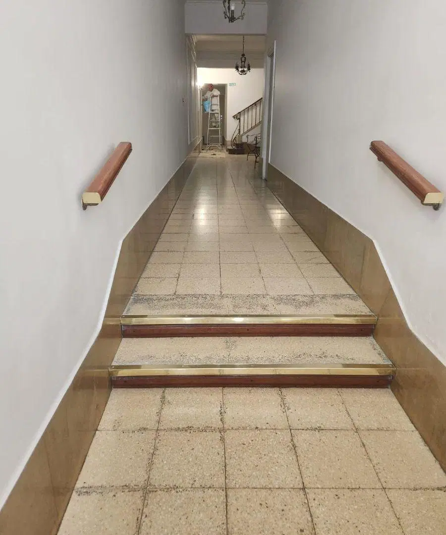 Venta Departamento 36m2 Hecho a nuevo edificio antiguo 2do. piso por escalera 1