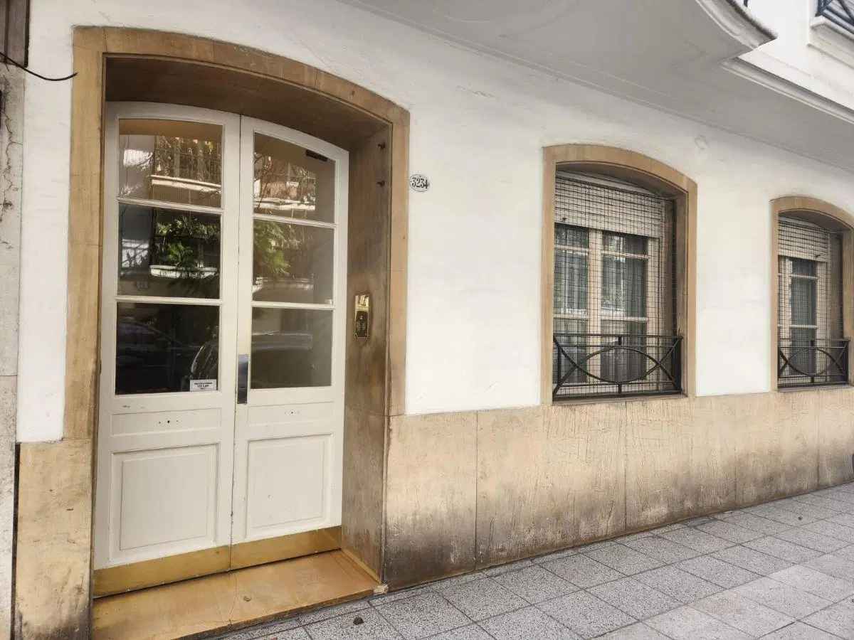 Venta Departamento 36m2 Hecho a nuevo edificio antiguo 2do. piso por escalera 2