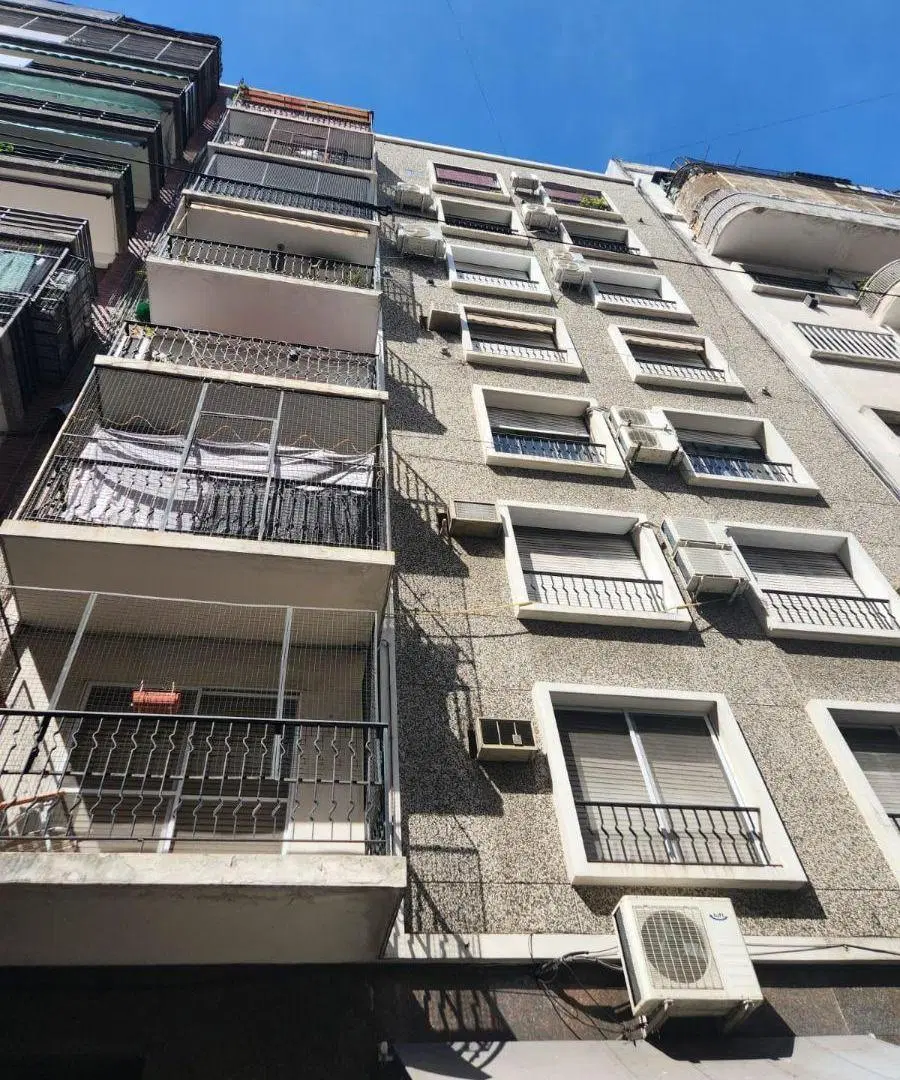 Venta Departamento Balvanera Balcón terraza A refaccionar 3 ambientes con dependencia 1
