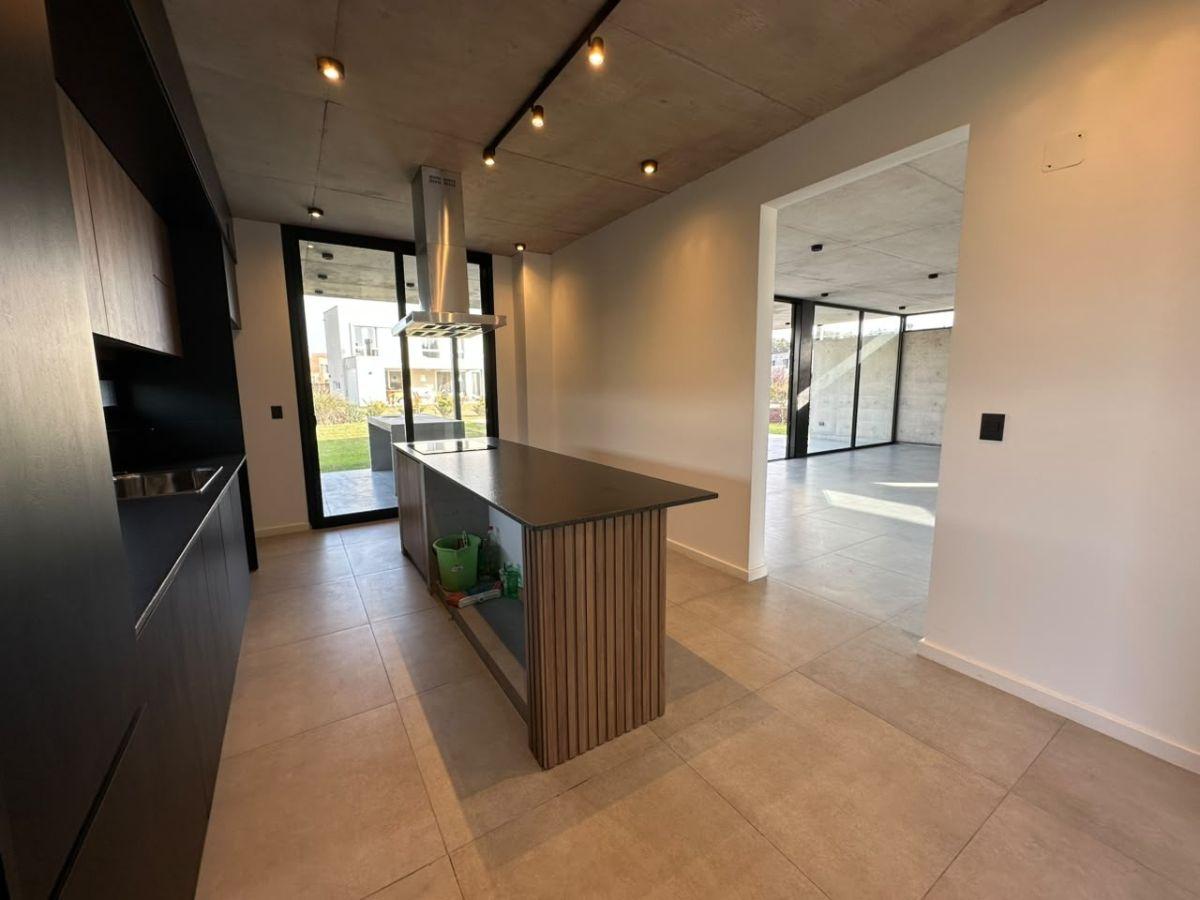 Foto de Casa Lote 893m² La Calesa Pilará Vista a la laguna. Se aceptan Bienes, imagen 2