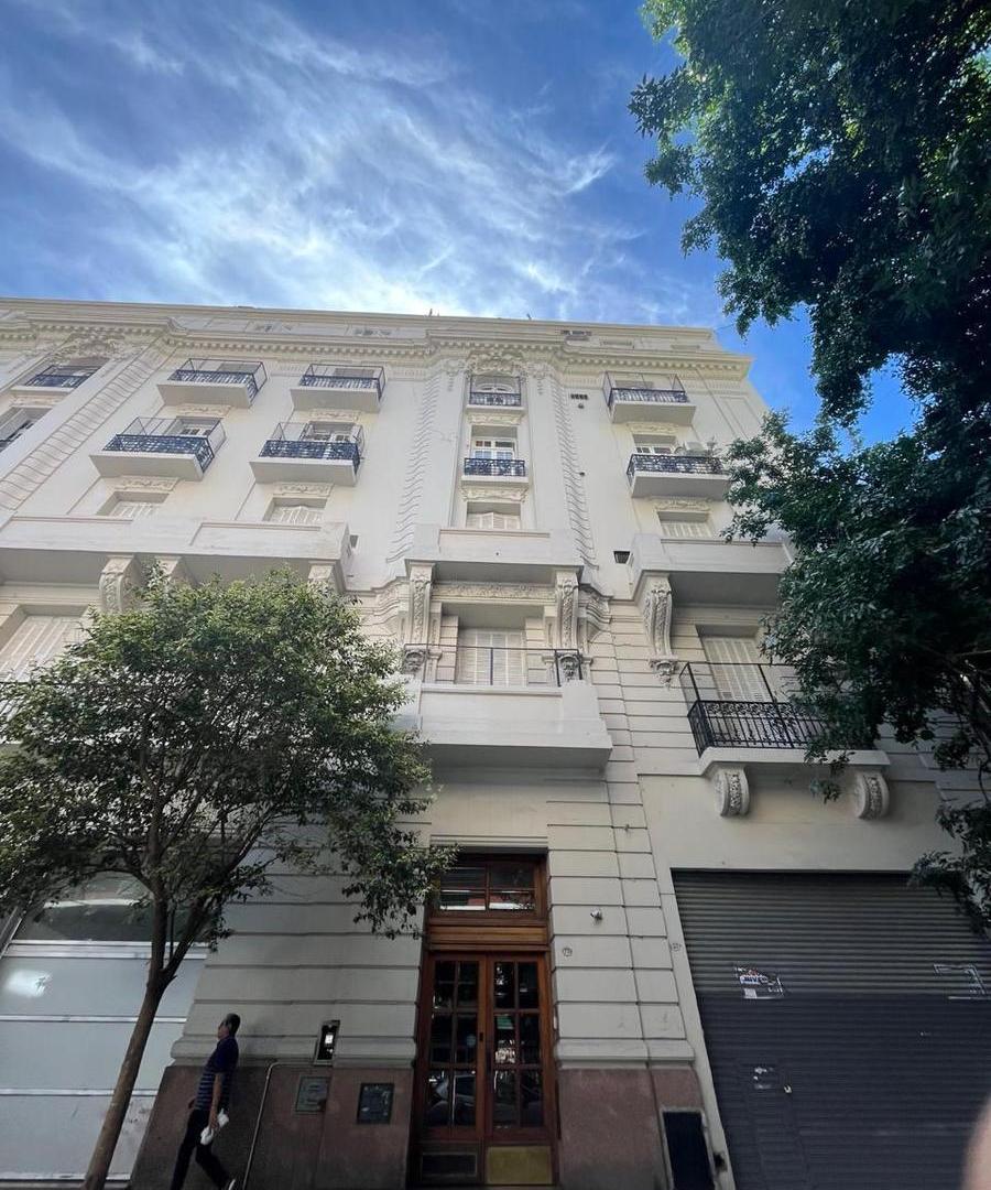 Venta Semi piso 6 amb muy amplio, balcon al frente Ideal Vivienda y/o Uso Profesional- Caba