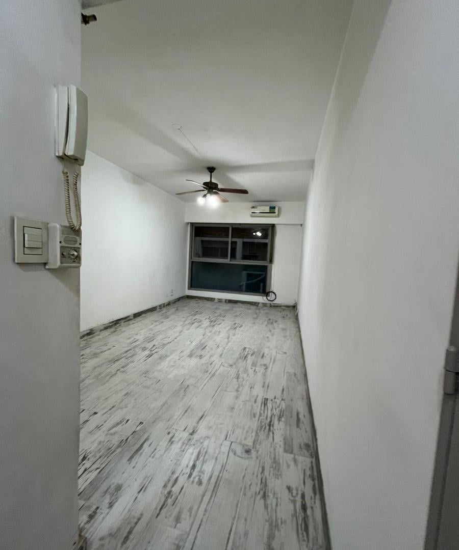 Alquiler en Monserrat  Monoambiente ideal para estudiantes de 1 Ambiente Lateral en Piso 6°