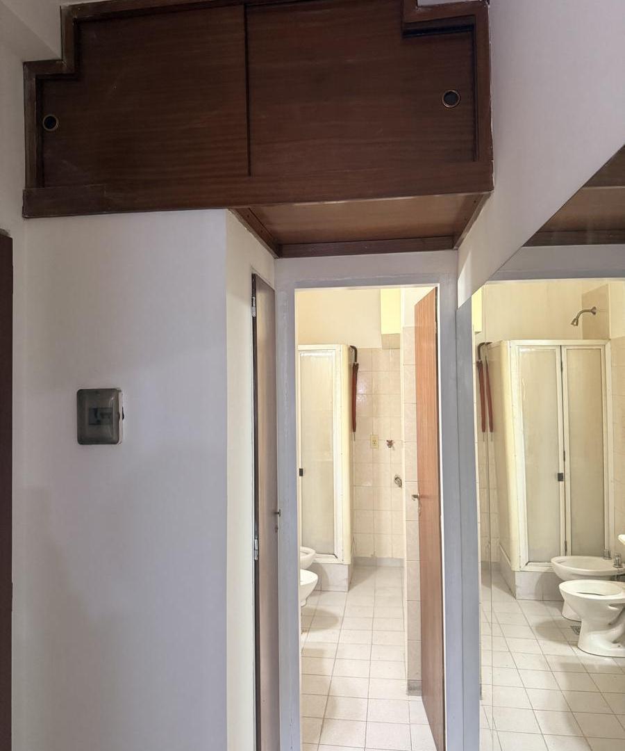 Foto de Monoambiente al frente luminoso, cocina separada y baño completo!, imagen 1