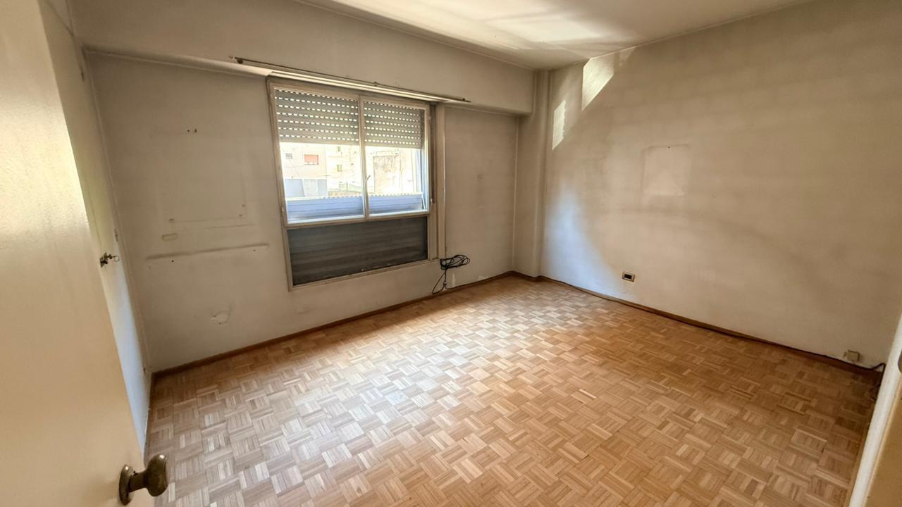 Foto de 3 ambientes al frente, dep. de servicio, exc. distribución, muy, imagen 5
