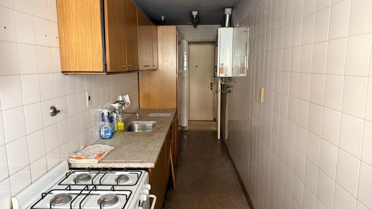 Foto de 3 ambientes al frente, dep. de servicio, exc. distribución, muy, imagen 1