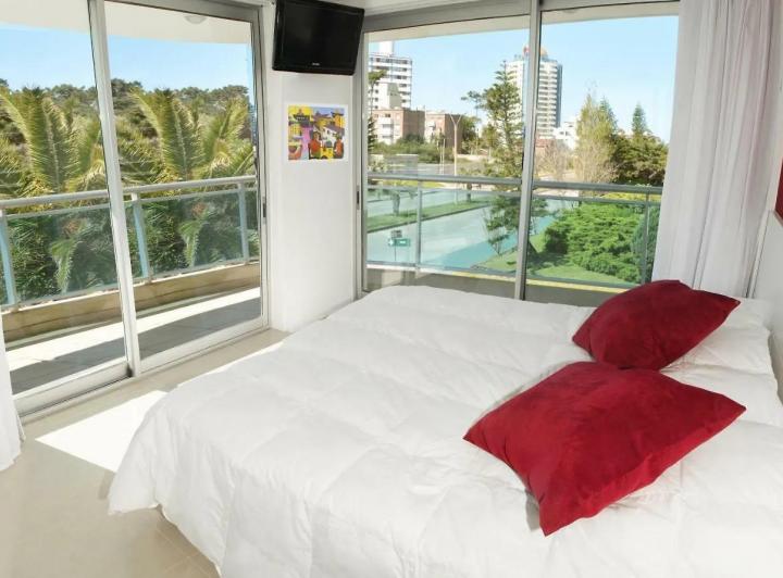 VENTA DEPARTAMENTO 3DOR 3B, CON 2 COCHERAS, EN PUNTA DEL ESTE (SOL Y LUNA 2) 4